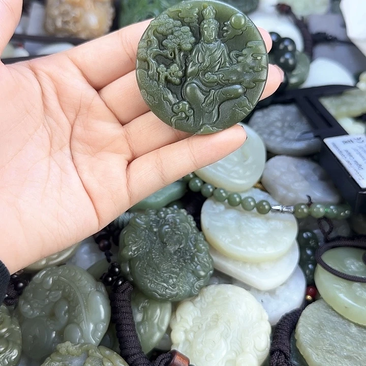 和田玉未镶嵌颈饰