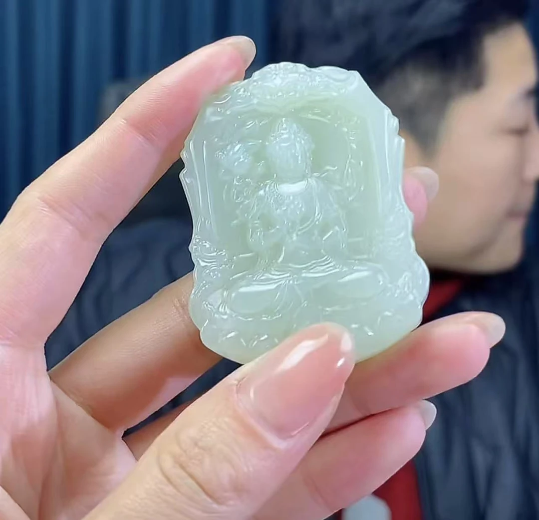 天然和田玉老料精雕观音吊坠油润细糯