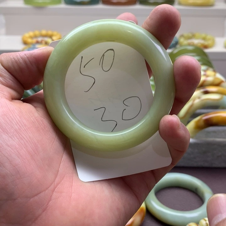 蛇纹石玉未镶嵌手镯