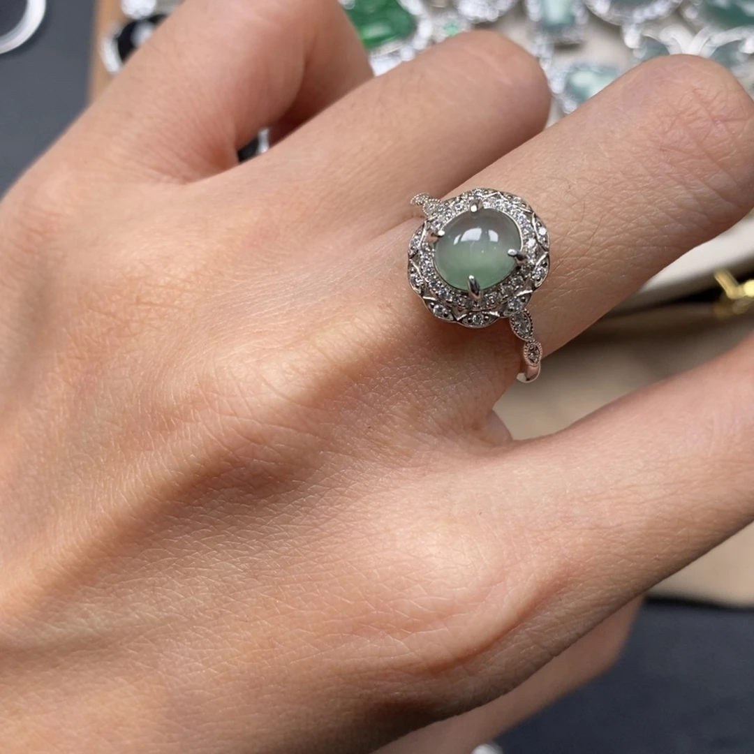 翡翠颈饰未镶嵌翡翠