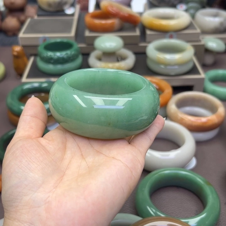 石英岩玉手镯未镶嵌范*?