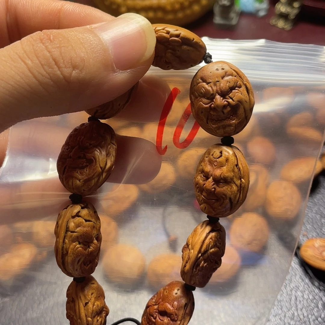 千***。大桃核雕刻瑕疵恶僧