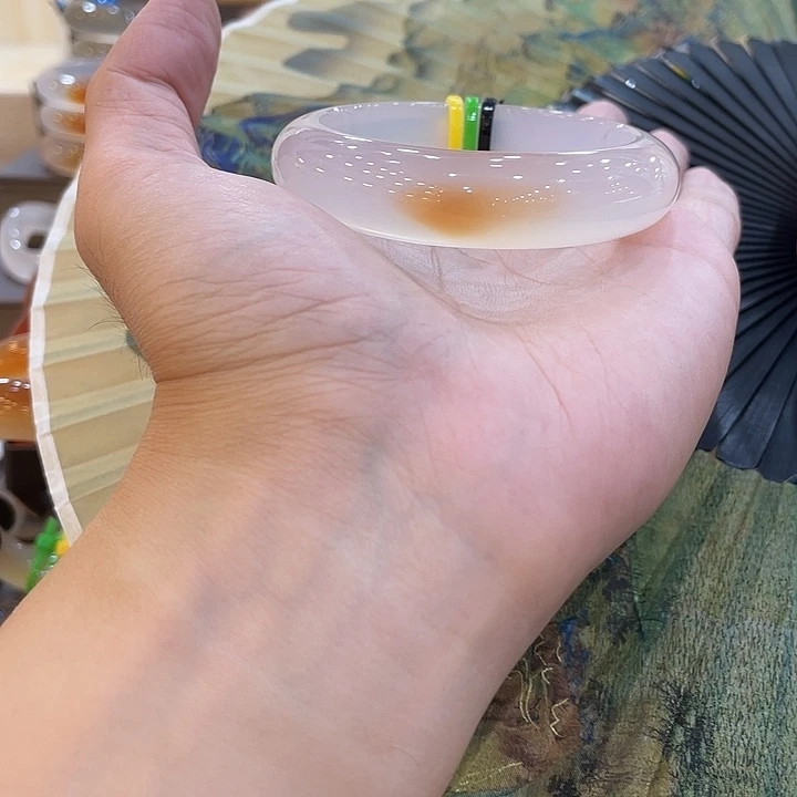 衣***店手镯玛瑙/玉髓未镶嵌