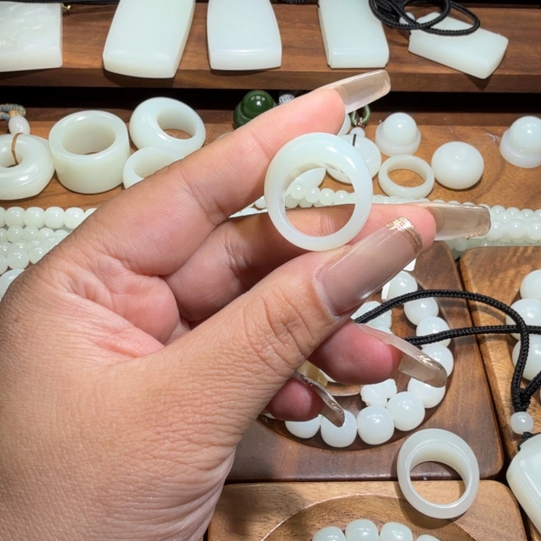 听***潮和田玉未镶嵌颈饰