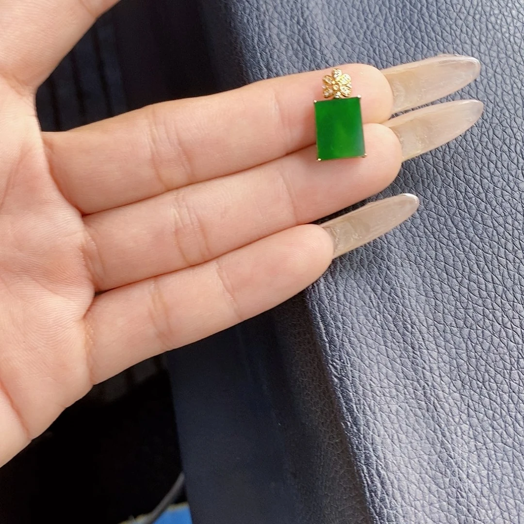 翡翠18K金镶嵌颈饰翡翠
