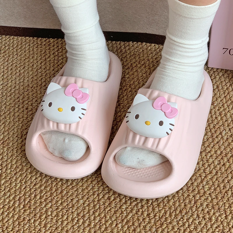2025新款卡通可爱kt猫拖鞋女夏季外穿软底居家防滑室内凉拖鞋秋千
