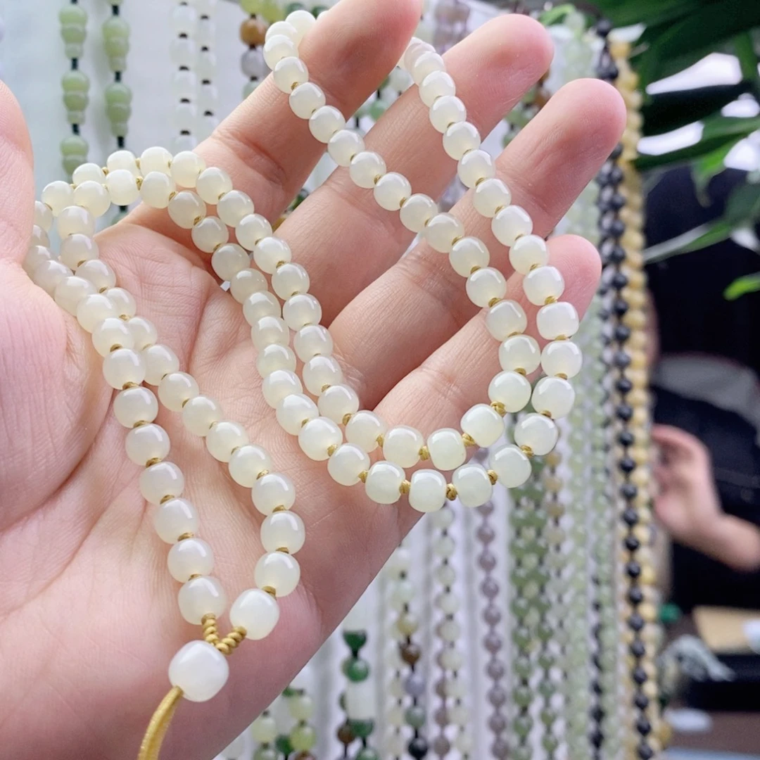 —***港和田玉未镶嵌颈饰