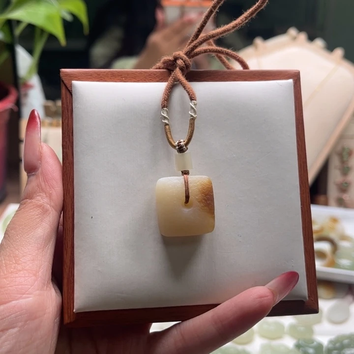 颈饰未镶嵌和田玉海****