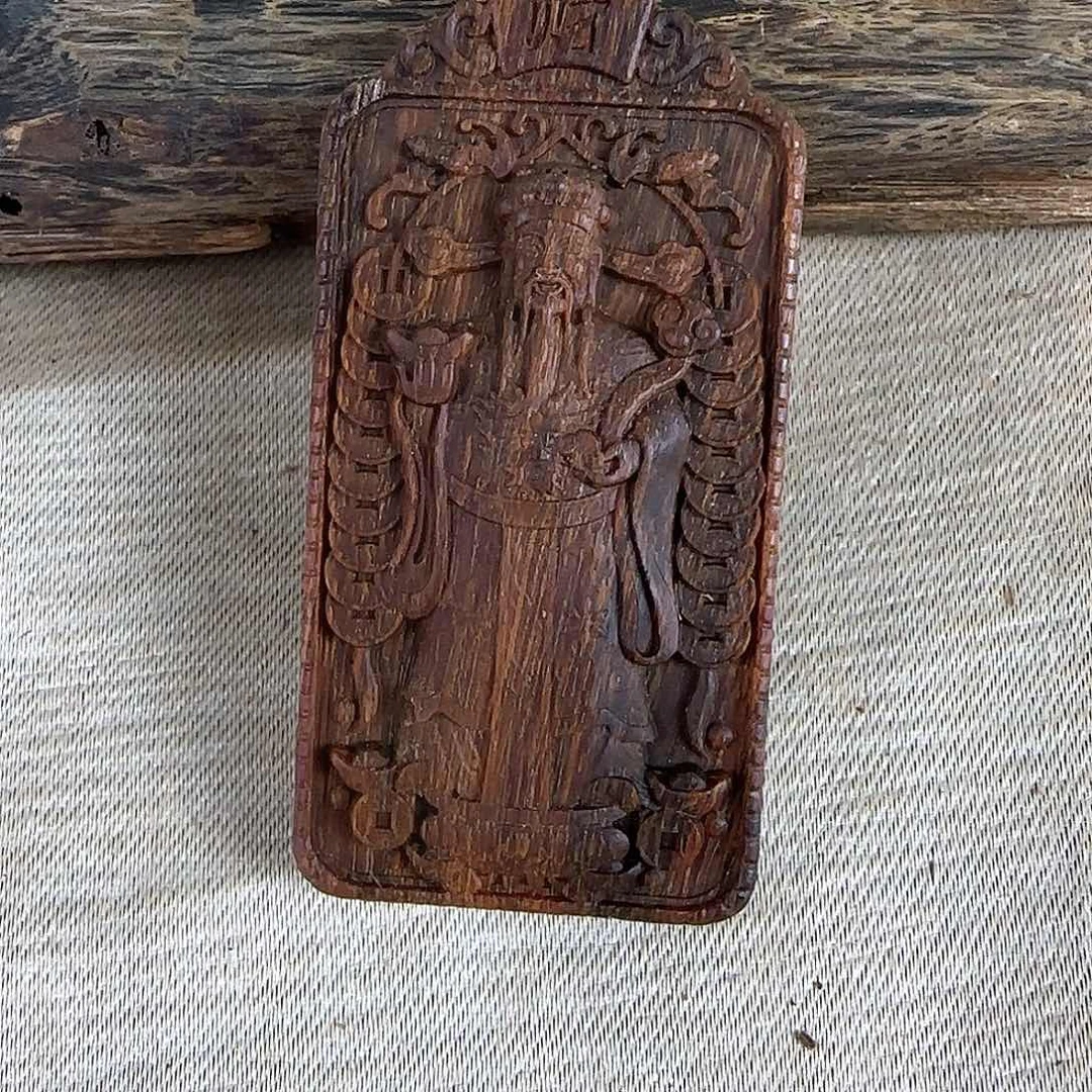 沉香碎屑沉香雕刻牌子黄财神沉水级多样性发一