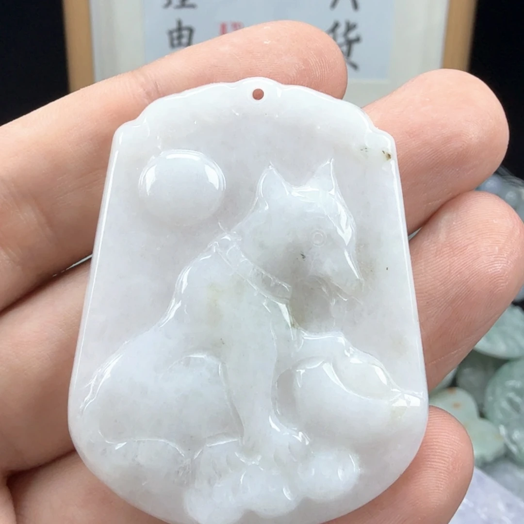 翡翠挂件未镶嵌翡翠