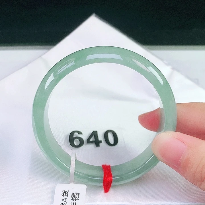 翡翠未镶嵌手镯（圆镯）翡翠手镯