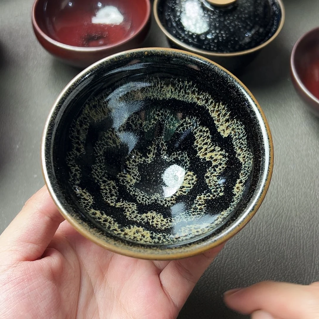 茶盏好吧那我们去找地方休息下