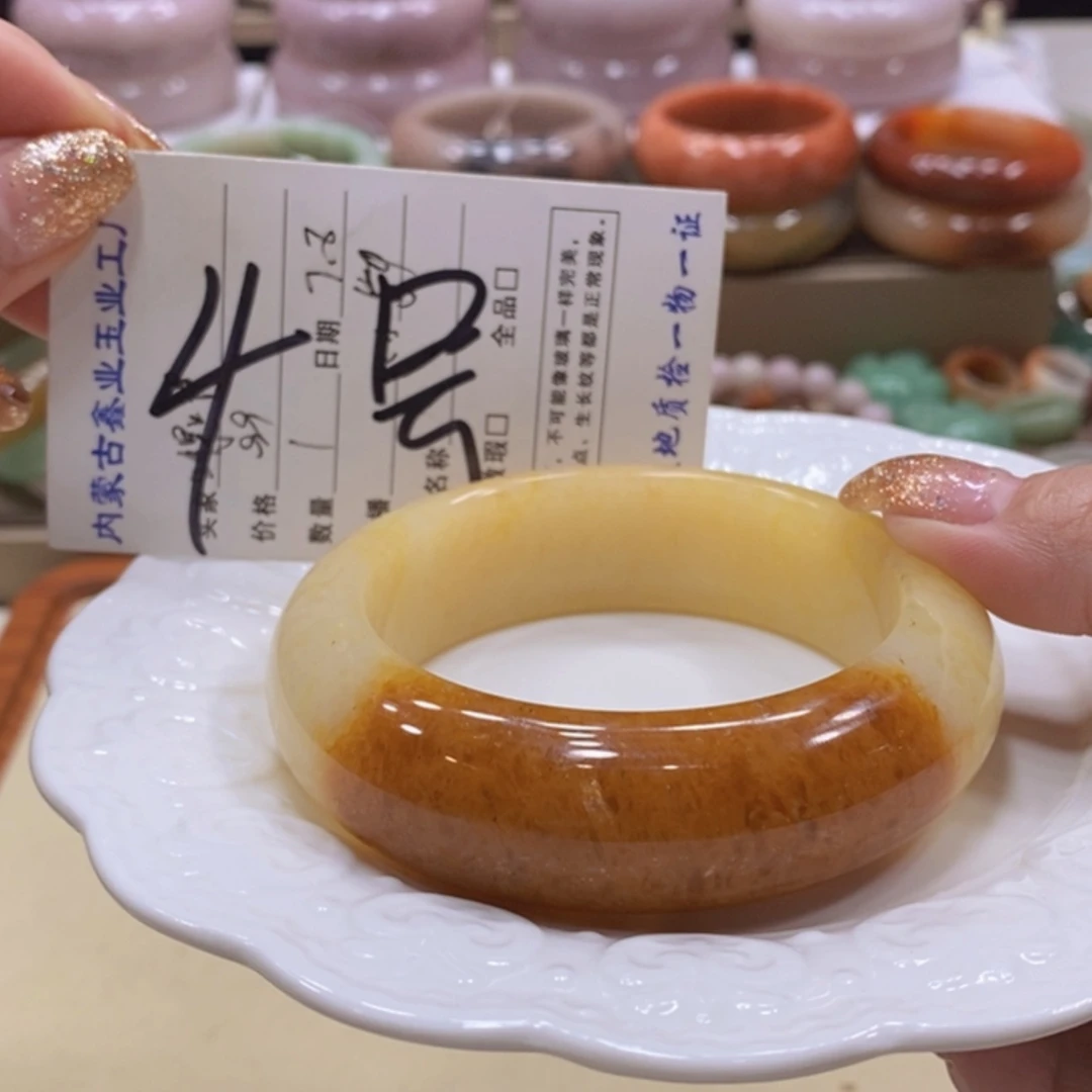【闪购商品】未镶嵌手镯石英质玉