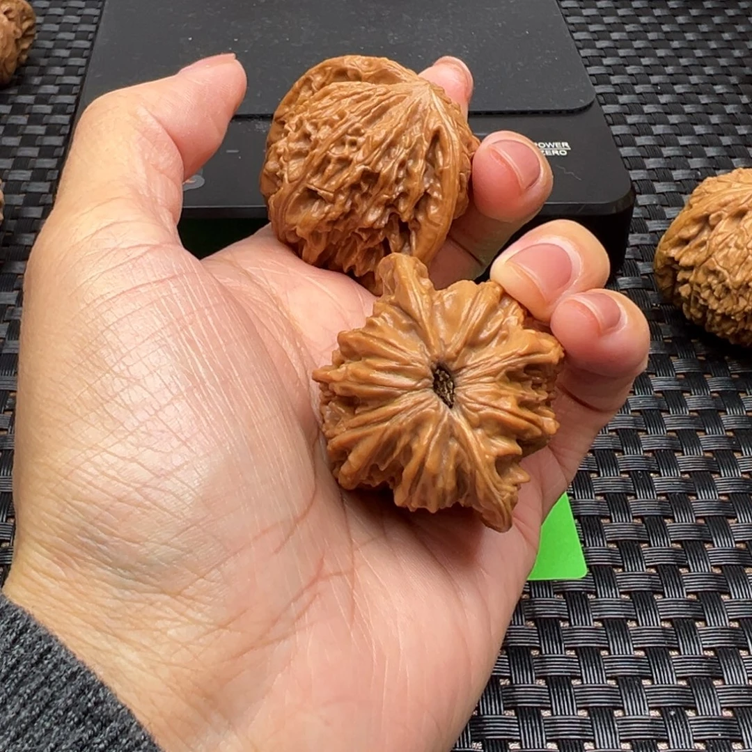 牧***行吊坠文玩核桃和老闷