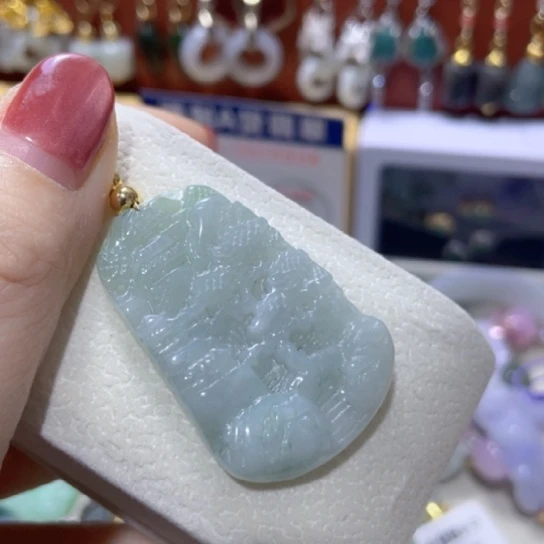 翡翠未镶嵌颈饰山水牌