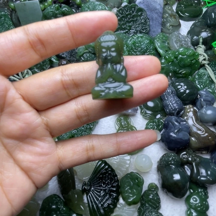 和田玉未镶嵌颈饰