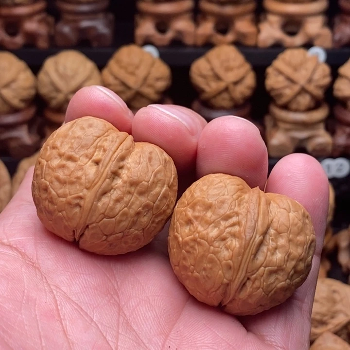 小***张把件文玩核桃…………………………