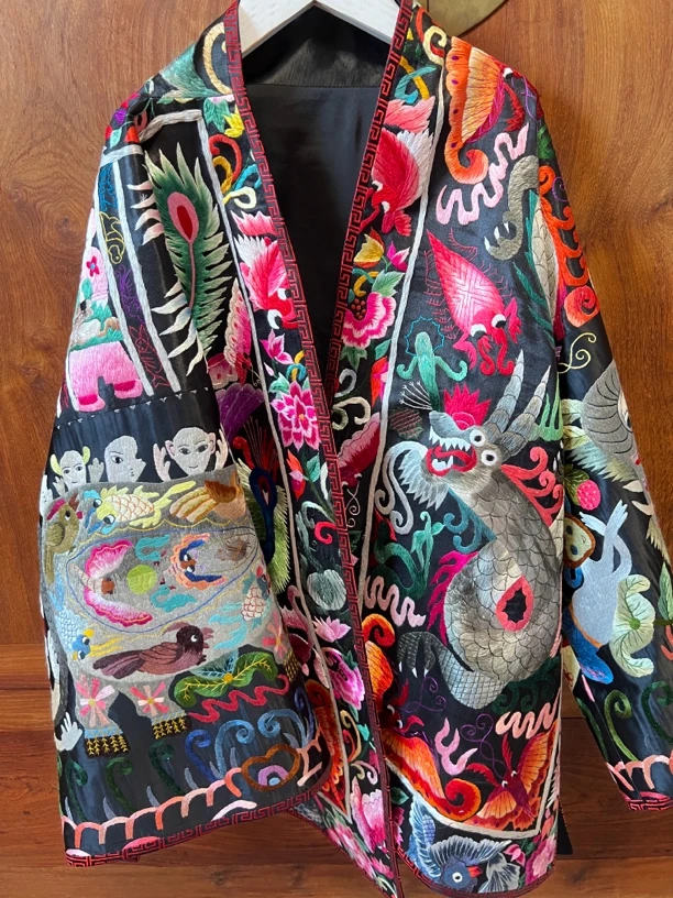 手工刺绣图腾外套