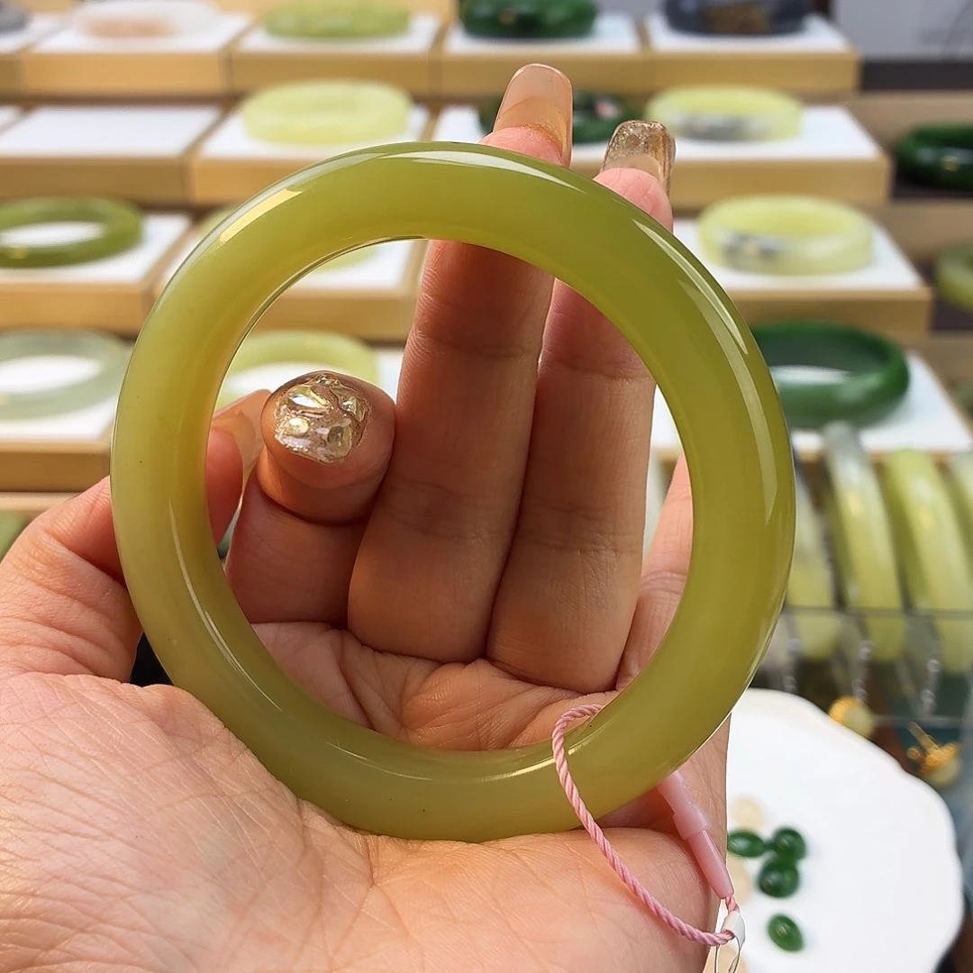 和田玉未镶嵌手镯