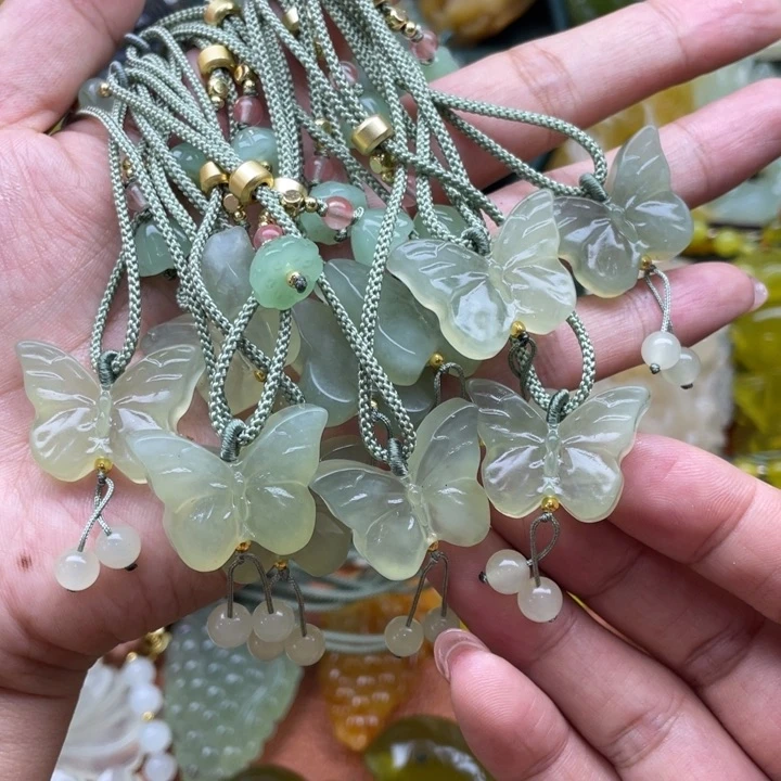 蛇纹石玉未镶嵌颈饰