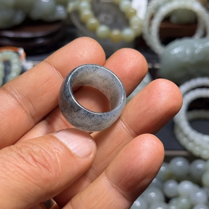 和田玉颈饰未镶嵌大*筒