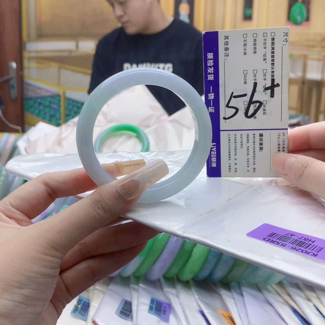 翡翠未镶嵌手镯qq