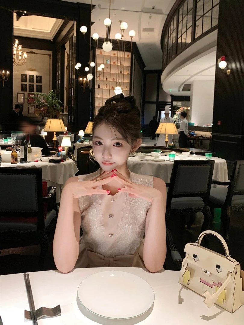 粉黛之梦 复古气质名媛法式蝴蝶结蕾丝拼接连衣裙显瘦无袖A字短裙