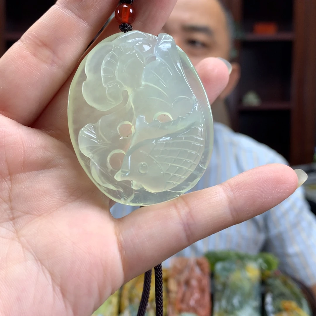 蛇纹石玉未镶嵌颈饰