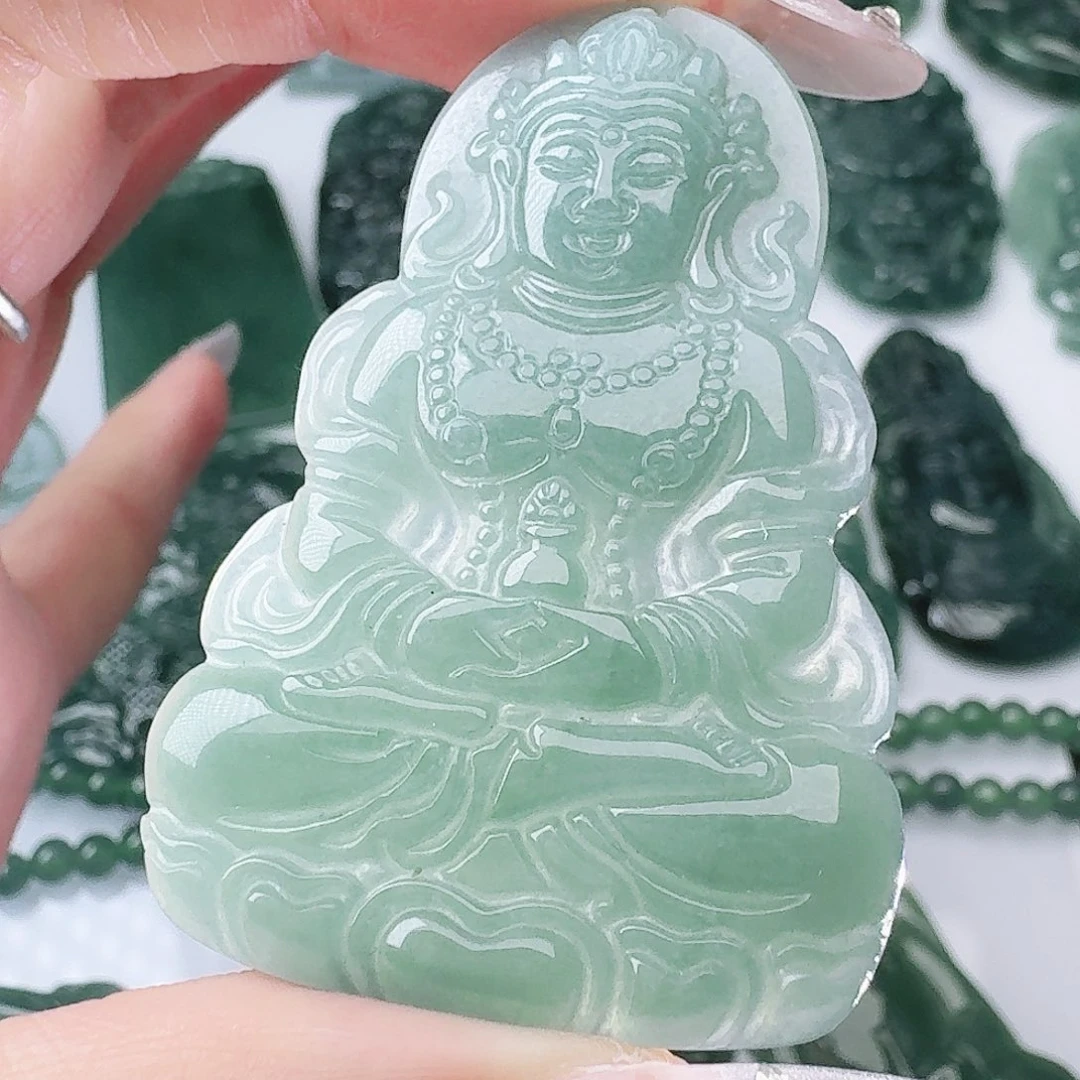 翡翠未镶嵌颈饰多样性发其一