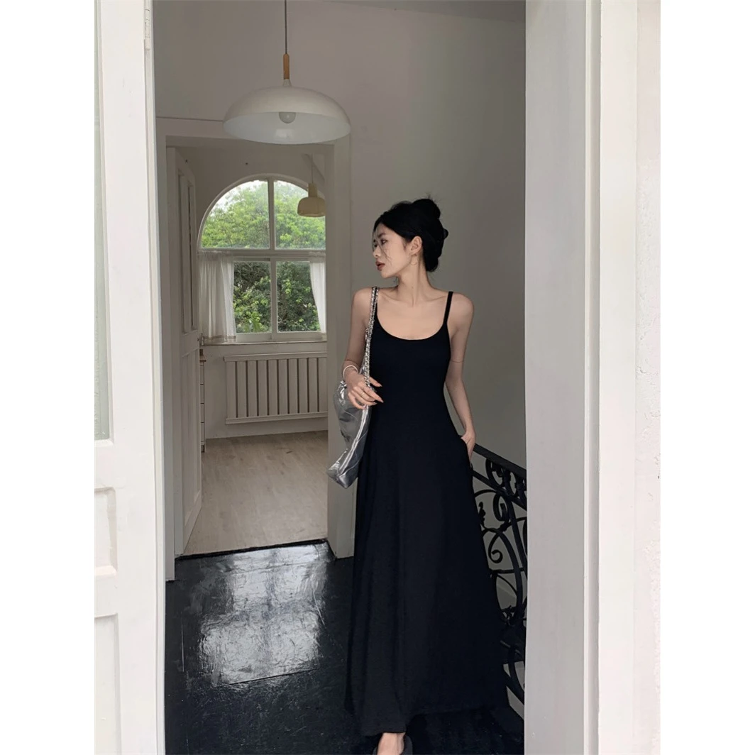 轻奢超火的纯欲风性感大露背U领胸垫吊带连衣裙收腰显瘦气质长裙