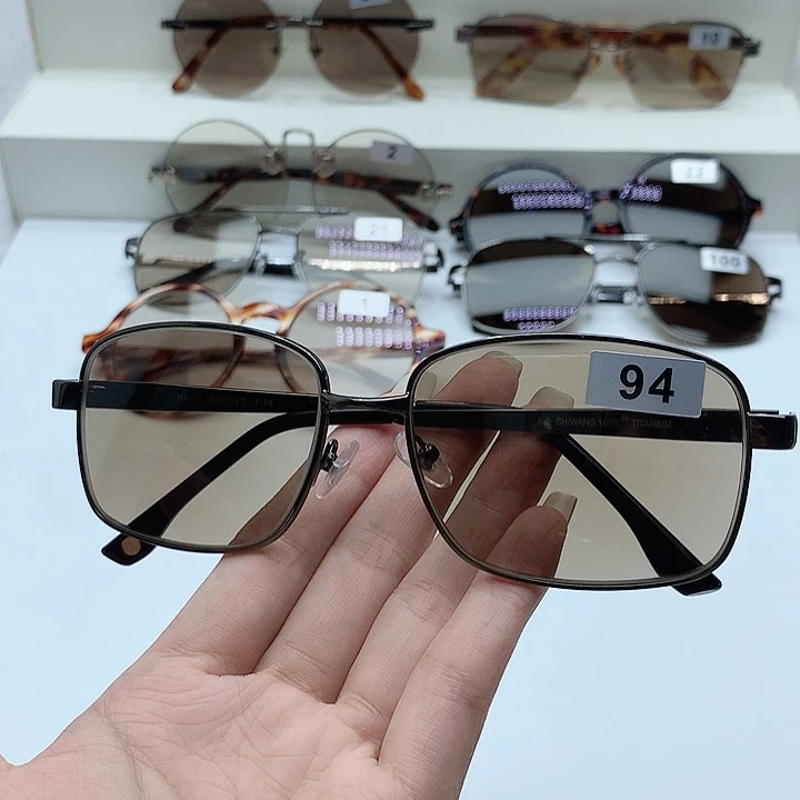 中茶色全框眼镜94