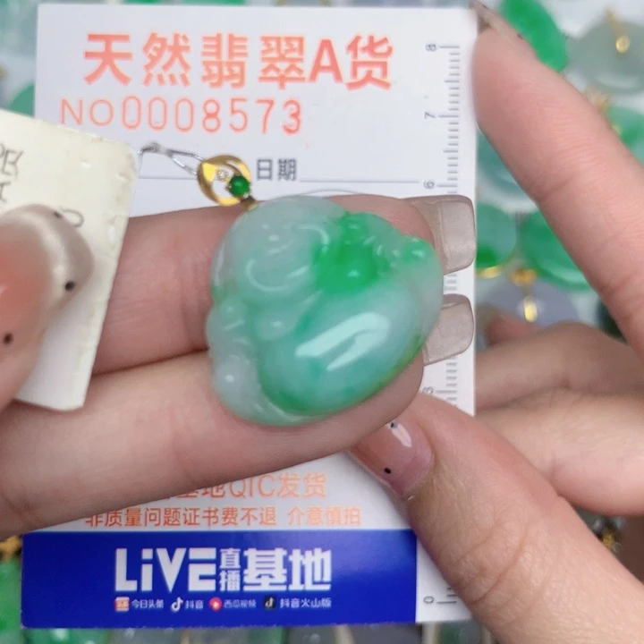 翡翠18K金镶嵌颈饰佛公