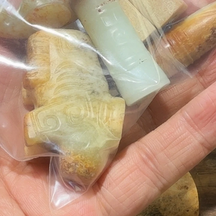 闻***省和田玉未镶嵌挂件