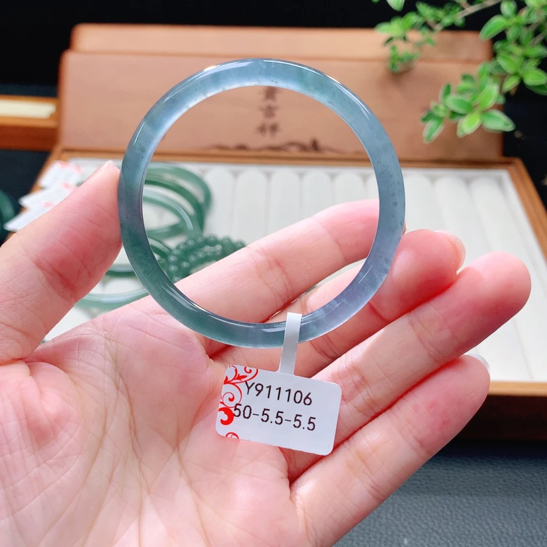 未镶嵌手镯（圆镯）翡翠