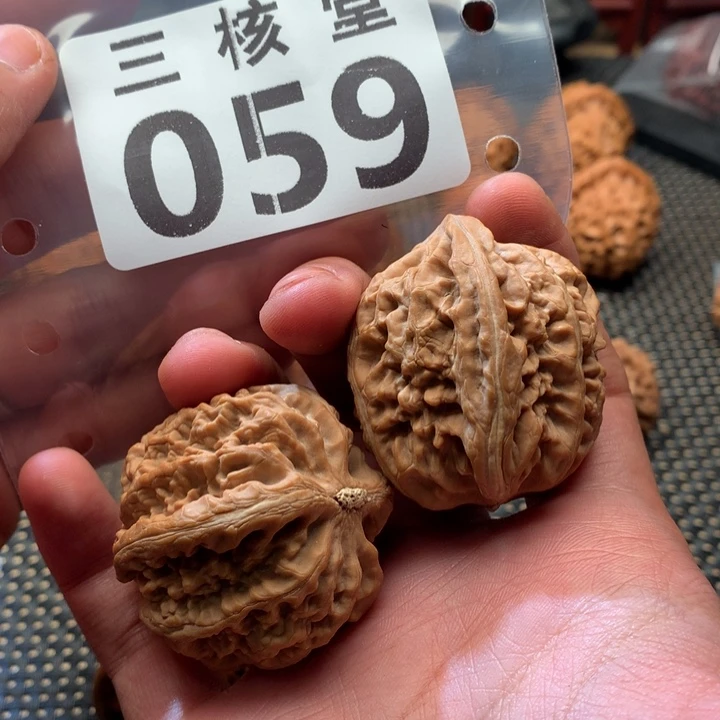 文玩核桃吊坠红锦鲤