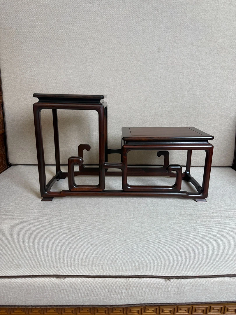 大红酸枝全独板榫卯结构  高低两连台 摆台尺寸45×17×28