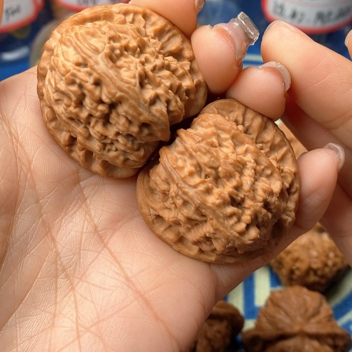 桃核吊坠白狮子40全品