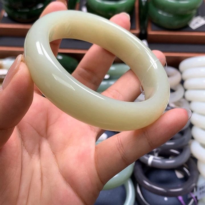 【闪购商品】未镶嵌手镯和田玉