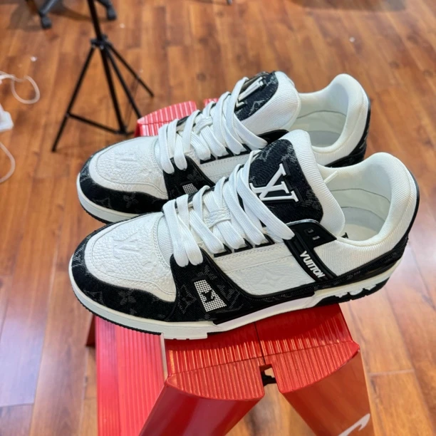 LV trainer黑白牛仔 40 无盒 成色等级：A级