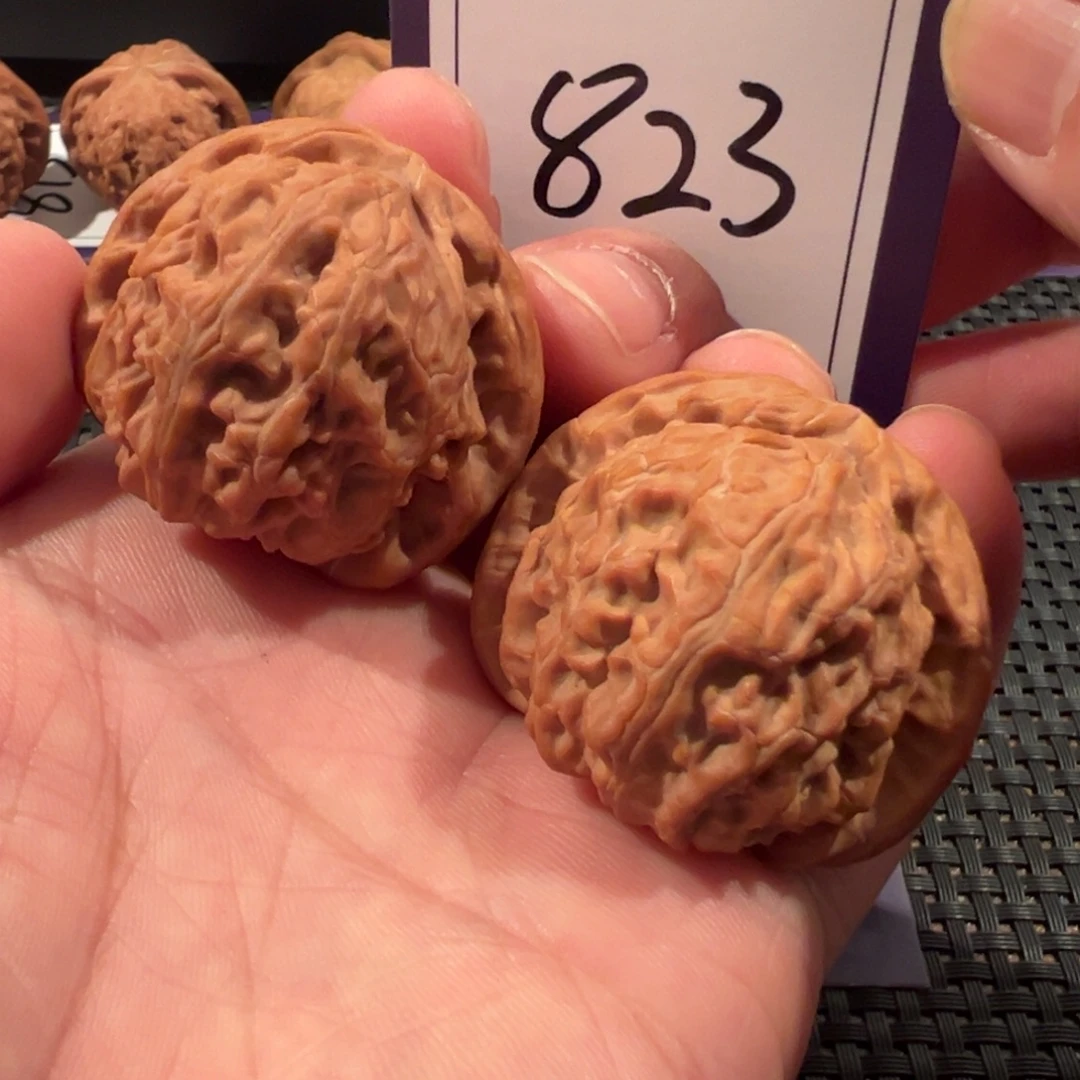 文玩核桃把件全品闷尖白狮子40尺寸823号