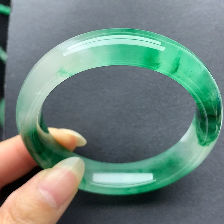 石英质玉未镶嵌手镯