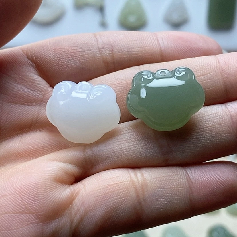 【闪购商品】和田玉颈饰未镶嵌辉****?