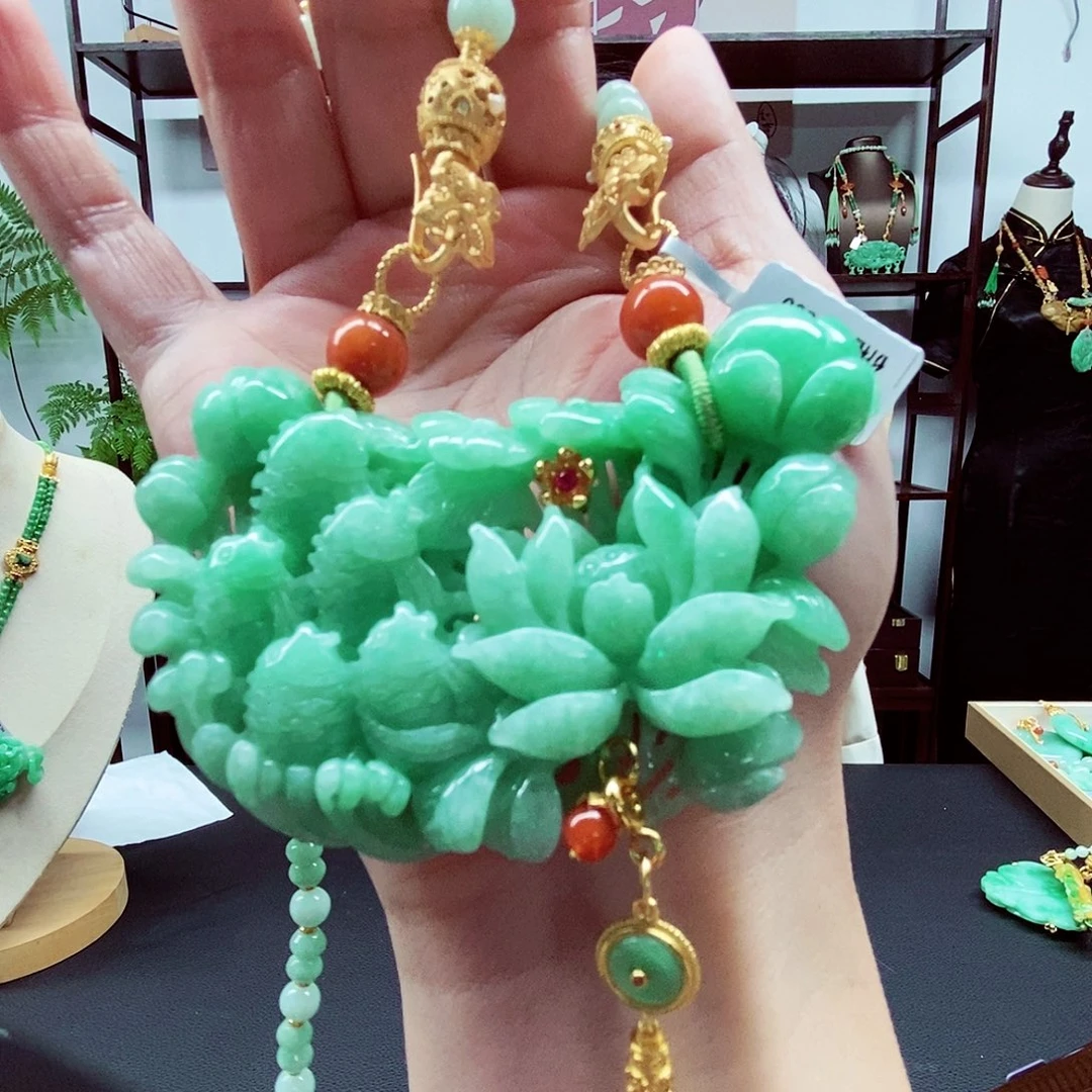 翡翠未镶嵌颈饰吊坠