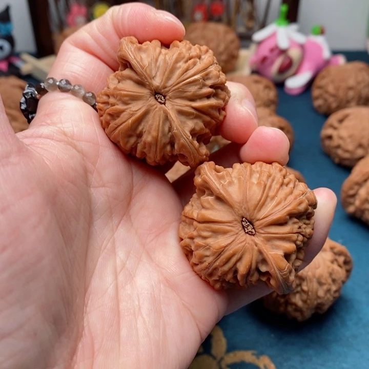 文玩核桃把件贝****泪山地磨41