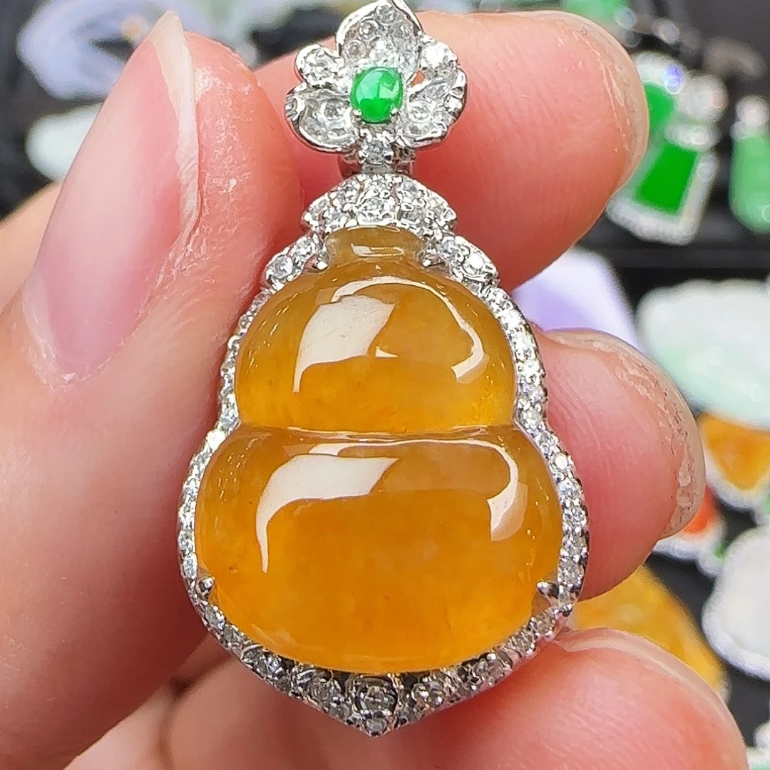 翡翠18K金镶嵌颈饰冰黄翡葫芦