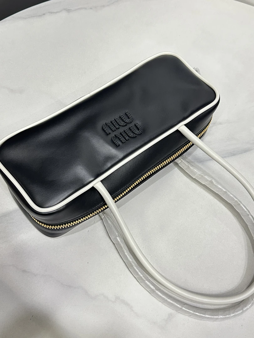 99新 MIU MIU/缪缪 25SS黑白拼色保龄球27cm/JJ5032102