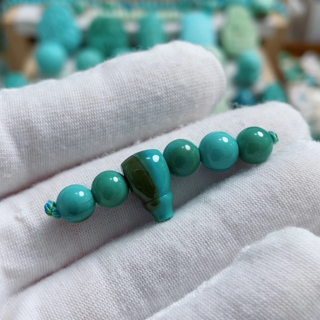 绿松石未镶嵌珠宝奇石