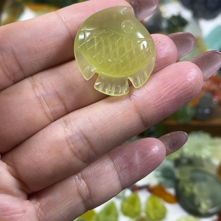 未镶嵌蛇纹石玉吊坠