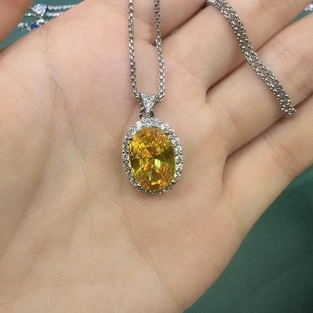 18K金镶嵌钻石颈饰