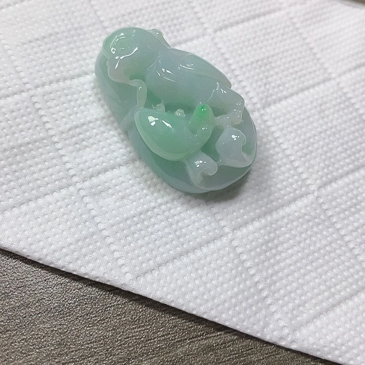 翡翠未镶嵌颈饰英明神武